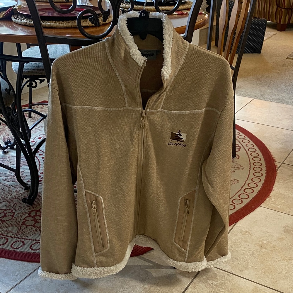 Renegade Tan White Fleece Jacket wColorado Embroidery & Front Pockets EUC Sz XXL